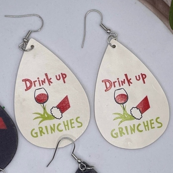 Grinch Drink Up Grinches Holiday Faux Leather Teardrop Earrings New in Package - Picture 4 of 9